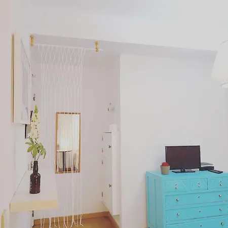 Apartamento Eduardo Brasão · Colorful In Center Lisboa